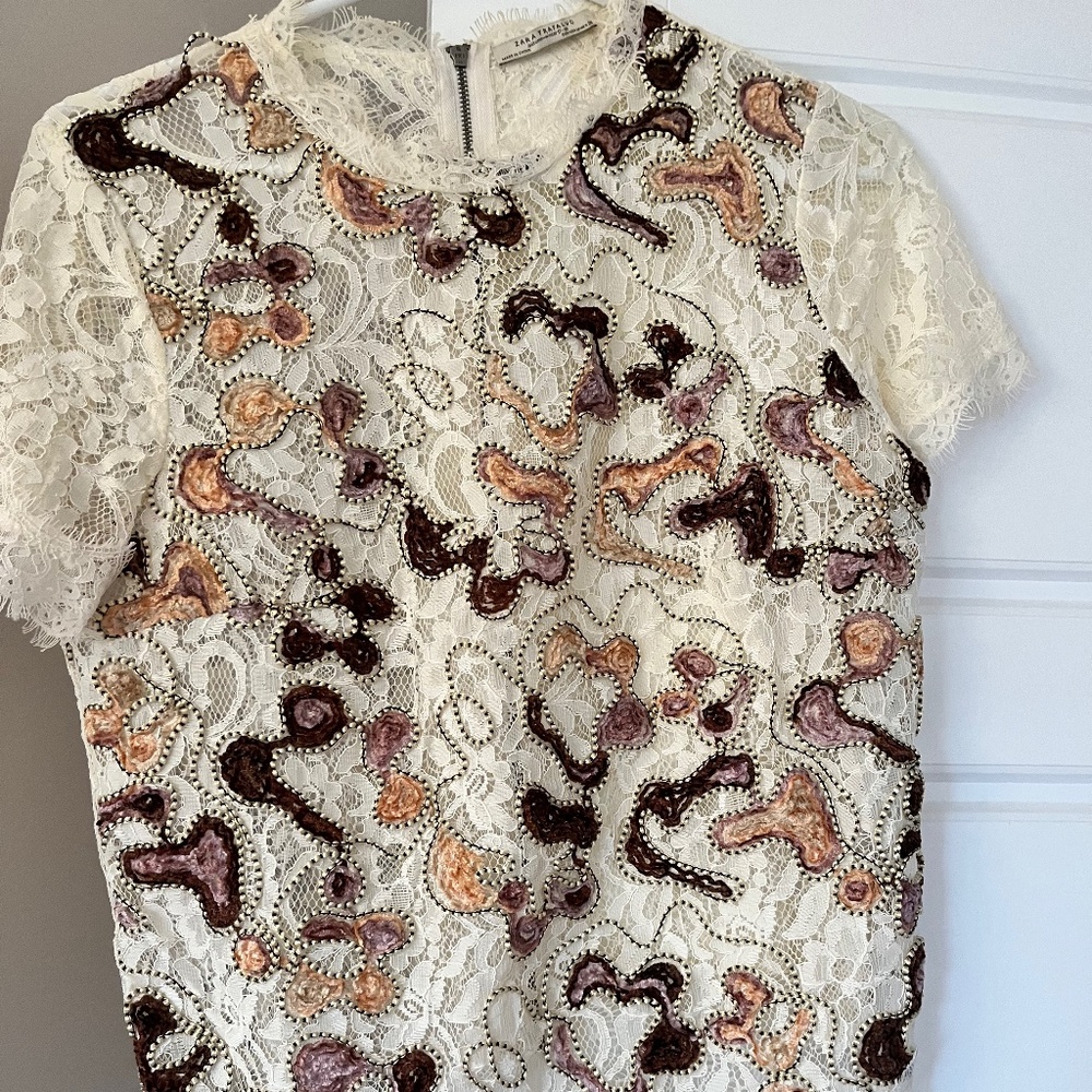 Zara top with embroider  flowers
